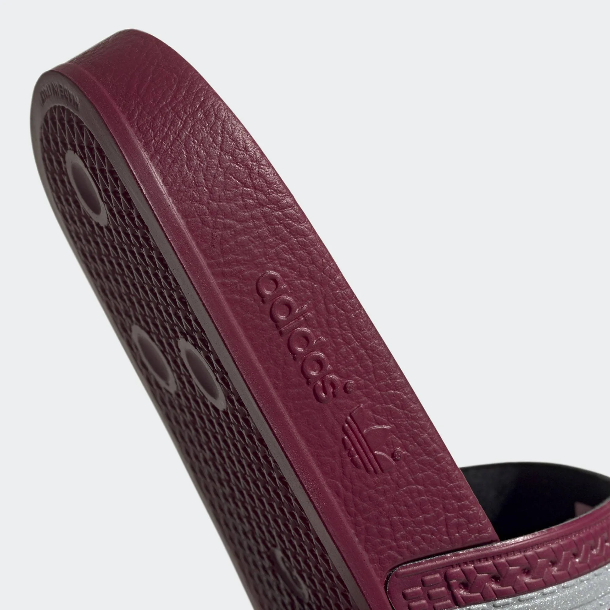 ADILETTE SLIDES COLLEGIATE BURGUNDY / CLOUD WHITE / COLLEGIATE BURGUNDY