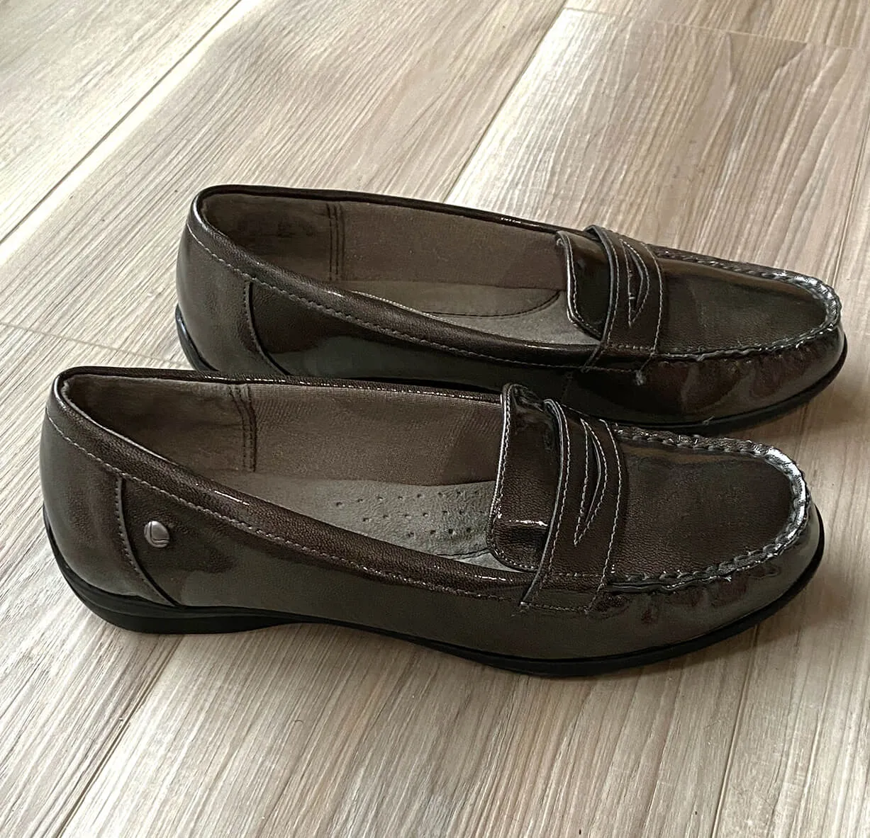 Women's LifeStride Brown Metallic Patent Leather Penny Loafers. 8M